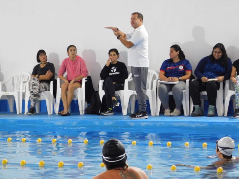 MÁS DE 40 PARTICIPANTES EN LA CAPACITACIÓN INTENSIVA EN NATACIÓN