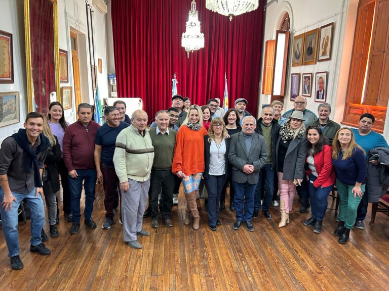 EL INTENDENTE MARINO, JUNTO A LA PRESIDENTE DEL HCD, MARIEL CINIRELLA, COMPARTIÓ UN DESAYUNO CON PERIODISTAS DE PATAGONES