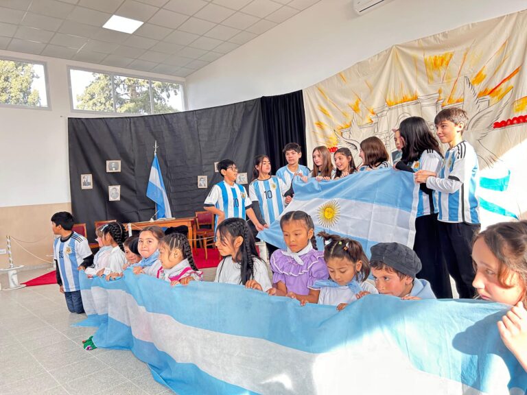 EN PRADERE, SE CELEBRÓ OFICIALMENTE EL 208° ANIVERSARIO DE LA DECLARACIÓN DE LA INDEPENDENCIA