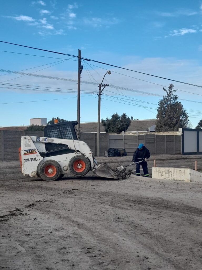 LIMPIEZA, REPARACIÓN DE CALLES Y MANTENIMIENTO DEL ALUMBRADO EN CARMEN DE PATAGONES