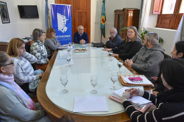 IMPORTANTE REUNIÓN ENTRE EL INTENDENTE MARINO Y AUTORIDADES DEL MINISTERIO DE LA MUJER