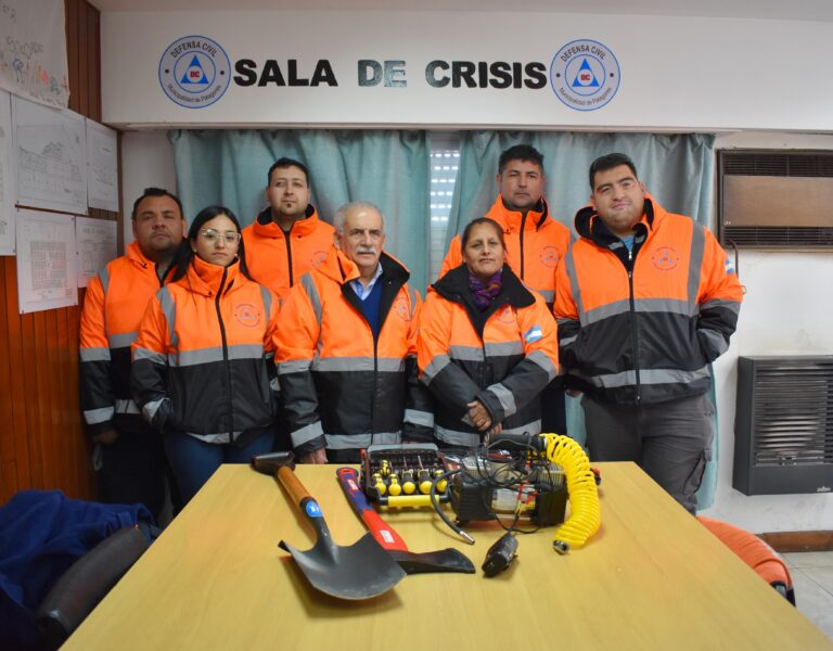 EL INTENDENTE MARINO ENTREGÓ INDUMENTARIA A TRABAJADORES MUNICIPALES