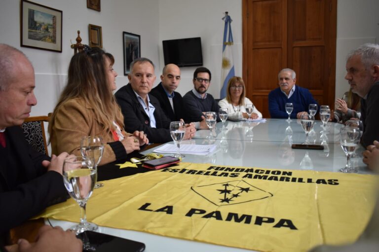 EL INTENDENTE MARINO RECIBIÓ A REFERENTES DE LA FUNDACIÓN ESTRELLAS AMARILLAS