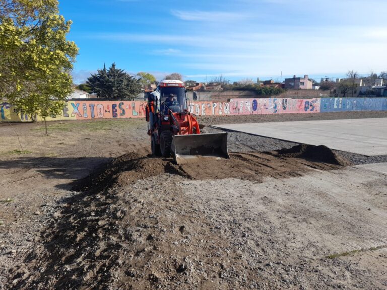 SE REFUERZAN LOS SERVICIOS DE LIMPIEZA, REPARACIÓN DE CALLES Y RECOLECCIÓN EN CARMEN DE PATAGONES