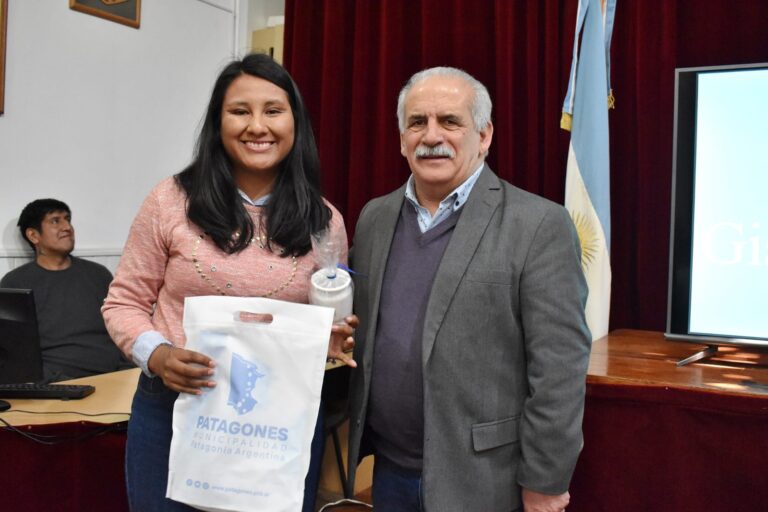 EL INTENDENTE MARINO PARTICIPÓ DE LA PRESENTACIÓN DEL DOCUMENTAL «DESDE LA TIERRA»