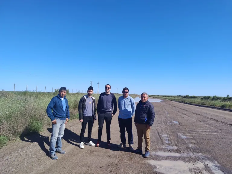 DESPUÉS DE LAS GESTIONES ANTE LA PROVINCIA, UN EQUIPO TÉCNICO LLEGÓ PARA EVALUAR LOS CAMINOS DEL DISTRITO