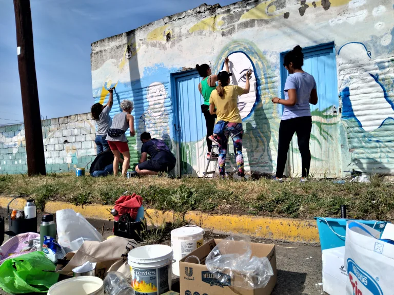 JORNADA DE RECONSTRUCCIÓN DE MURAL EN HOMENAJE A VÍCTIMAS DEL TERRORISMO DE ESTADO