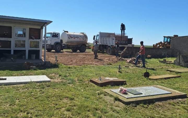 TRABAJOS DE PINTURA Y ARREGLOS EN LA DELEGACION Y EL CEMENTERIO DE STROEDER