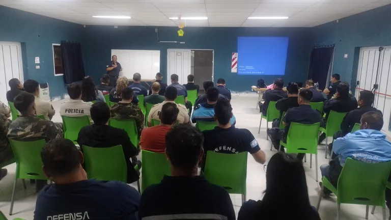 CHARLA-TALLER DE DEFENSA CIVIL PARA CHOFERES DE EMERGENCIAS