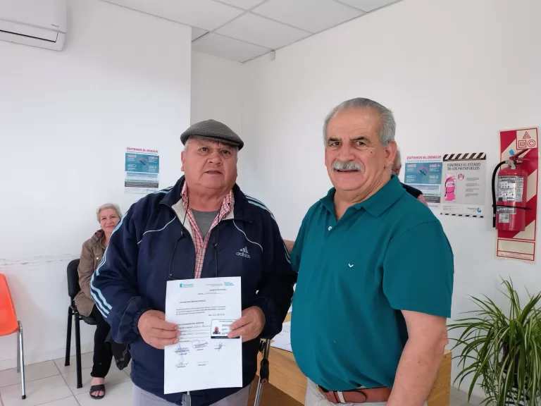 El Intendente Marino entregó pases libres a vecinos de Patagones