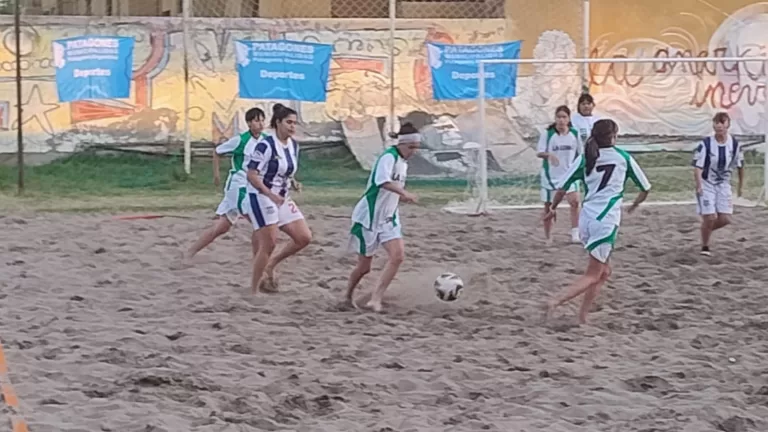 Comenzó el torneo de Beach Fútbol en la costanera de Patagones