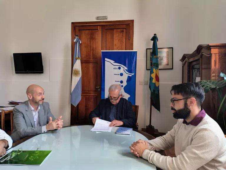 Firma de convenio para los beneficiarios de las Becas Municipales