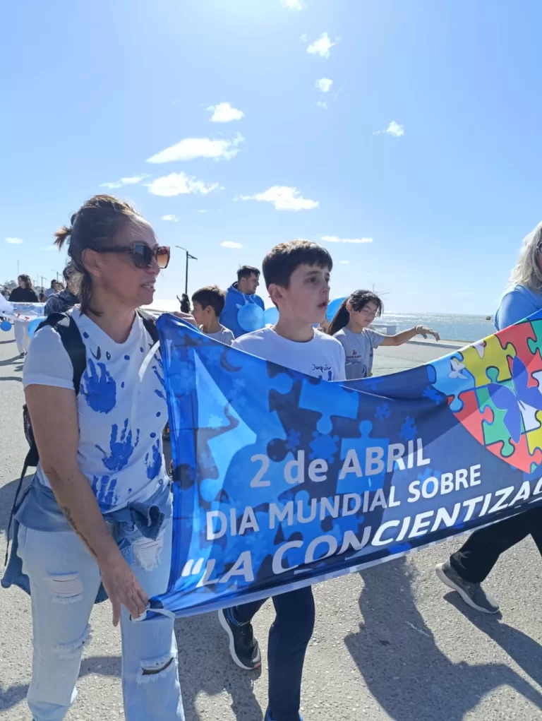 PASOS AZULES: CAMINATA POR EL DÍA MUNDIAL DE CONCIENTIZACIÓN SOBRE EL AUTISMO