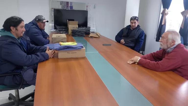 ENTREGA DE INDUMENTARIA A PERSONAL MUNICIPAL