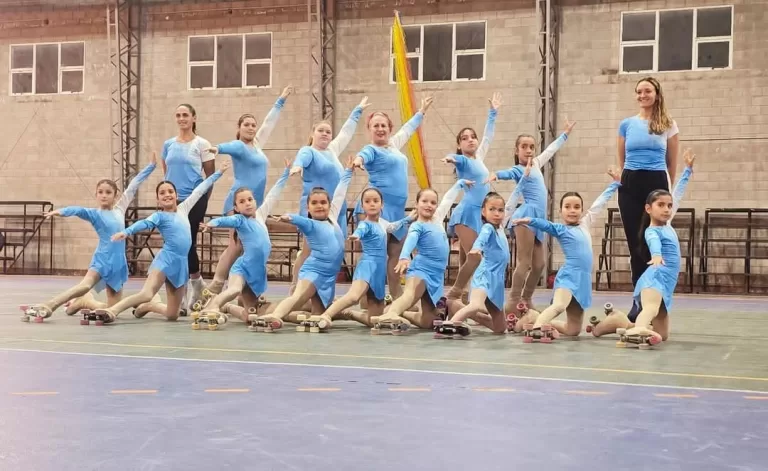 ✨Patinadoras de la Escuela Municipal se lucen en el Torneo ODEPP, que se realiza en la ciudad de Viedma! 🩵