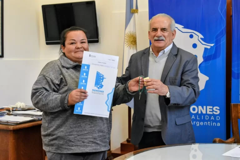 ENTREGA DE LLAVES DEL NUEVO ESPACIO A LA COMISIÓN DE FOMENTO DEL BARRIO VILLA RITA