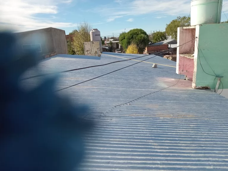 AVANZA LA OBRA DE CAMBIO DE CUBIERTA EN EL CAPS DEL BARRIO «EL PROGRESO»