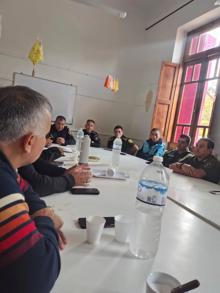 REUNIÓN PARA COORDINAR ACCIONES DE PREVENCIÓN Y SEGURIDAD EN EL DISTRITO