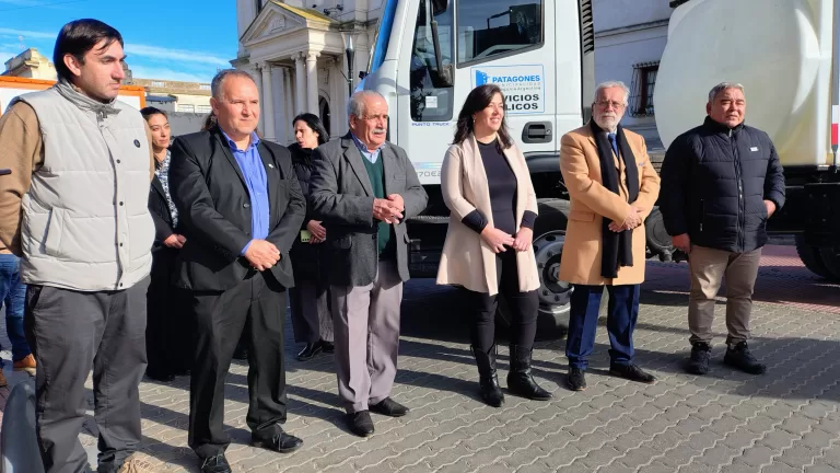 El Intendente Marino recibió nueva maquinaria para el mantenimiento de calles y caminos del Distrito