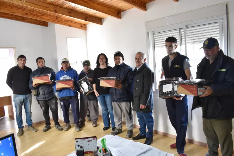 ENTREGA DE INDUMENTARIA TRABAJADORES MUNICIPALES