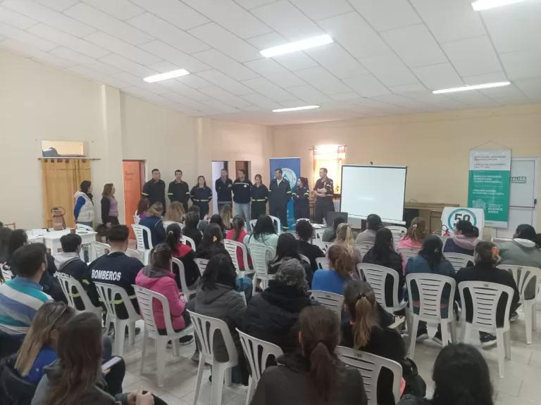 DEFENSA CIVIL ACOMPAÑÓ UNA CAPACITACIÓN PARA EL USO DE EXTINTORES