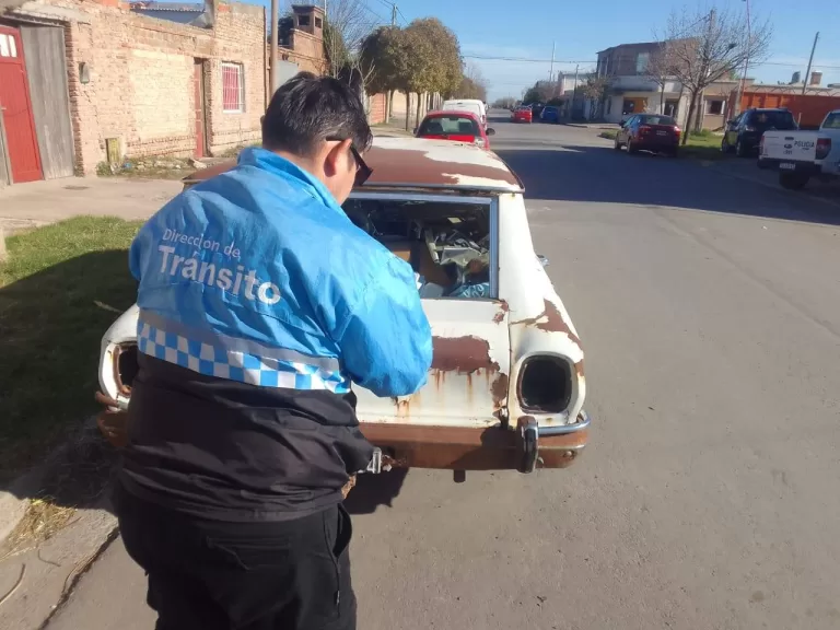 Continúa el Operativo de notificación y retiro de vehículos abandonados en Patagones