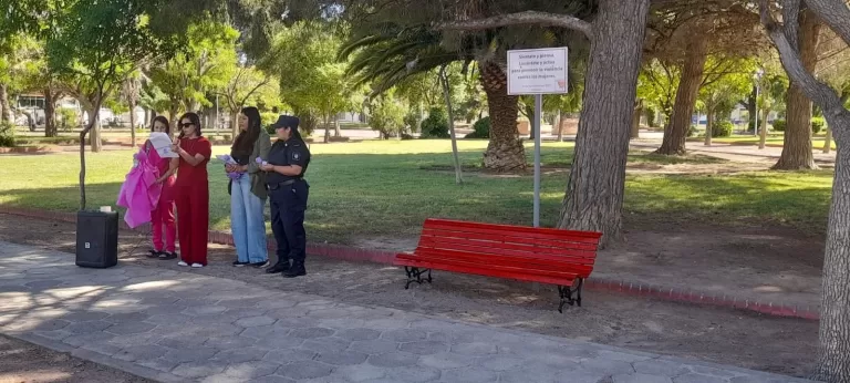 Villalonga inauguró el Banco Rojo en el Día Internacional de la Eliminación de la Violencia contra la Mujer