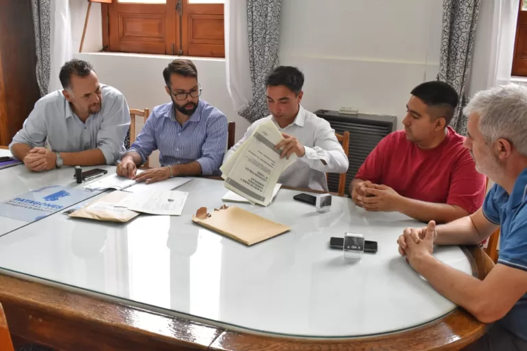 🏥 Apertura de sobres de la Licitación Pública Nº 13, para el Hospital Pedro Ecay