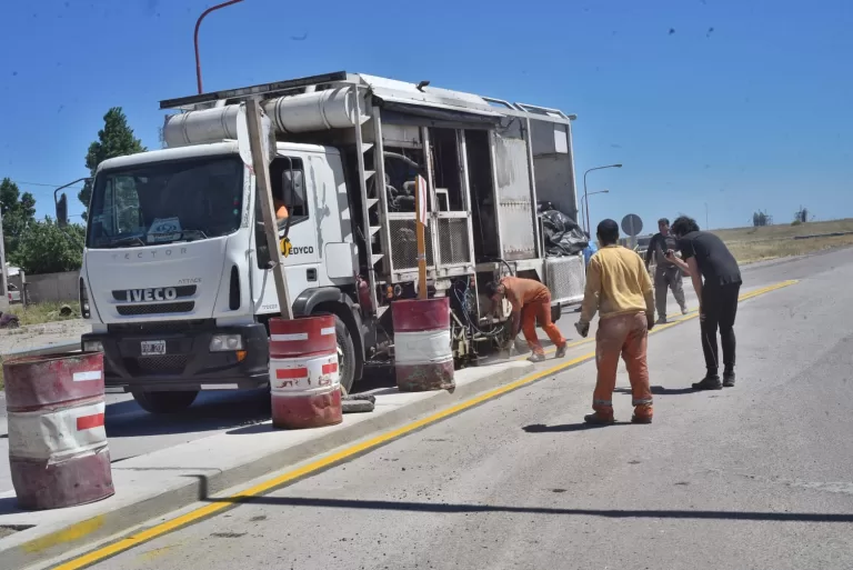 🚧 Avanzan las tareas de demarcación vial en Yrigoyen 🚧