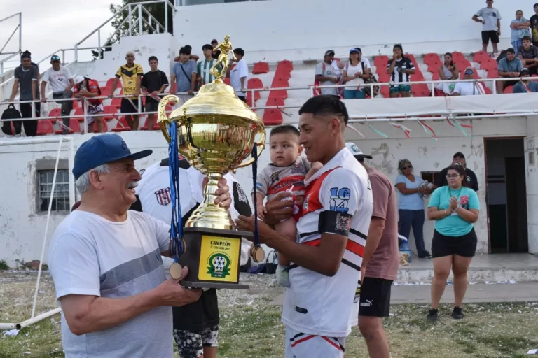 El intendente Marino acompañó la premiación de la final del torneo de la Liga Barrial de Patagones