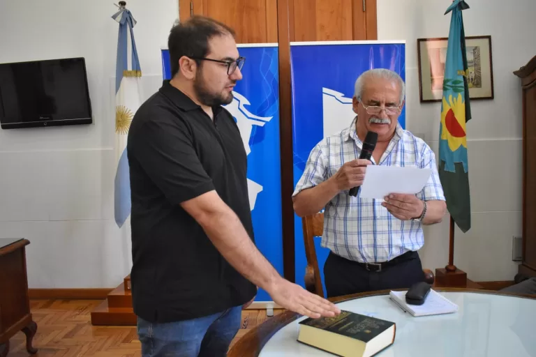 El Intendente Marino tomó juramento a Juan Manuel Ensone como Subsecretario de Desarrollo Social