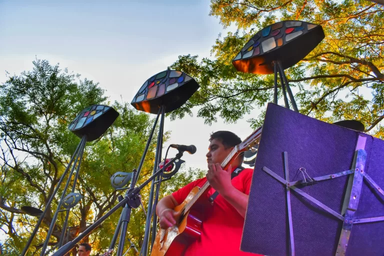 INOLVIDABLE TARDE-NOCHE A TODA MÚSICA EN EL PARQUE PIEDRA BUENA