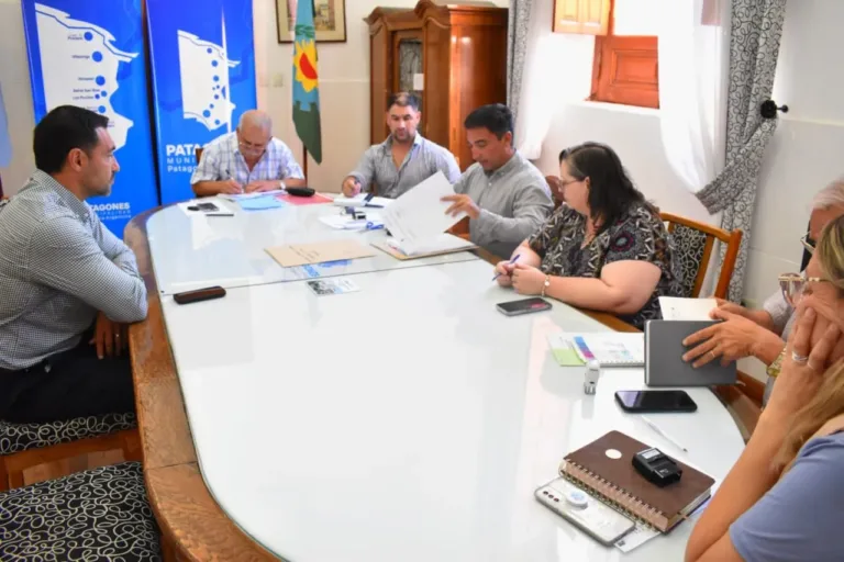 Apertura de sobres para el alquiler de baños químicos y módulos portátiles para la Fiesta de la Soberanía