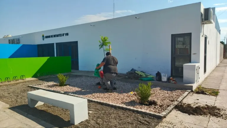 Trabajos integrales de Espacios Verdes en distintos puntos de la ciudad