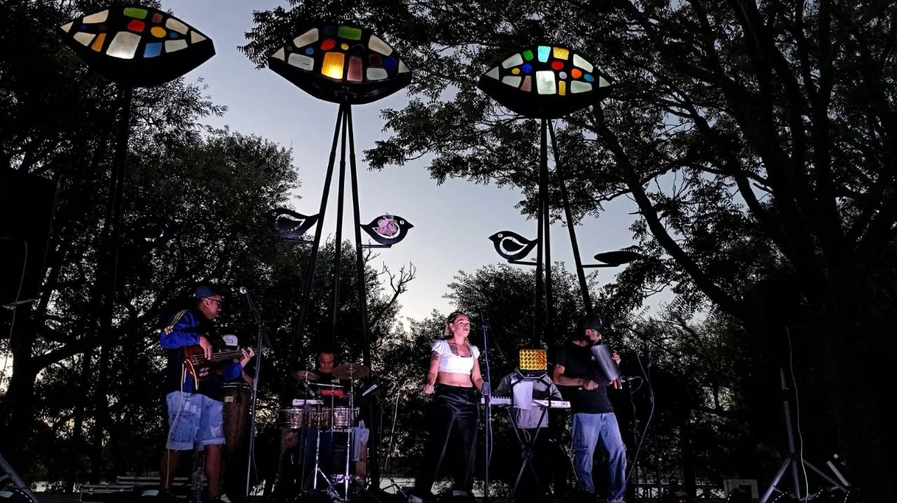 Verano 2026: Éxito de música, artesanías y recreación en el Anfiteatro de los Tres Ojos