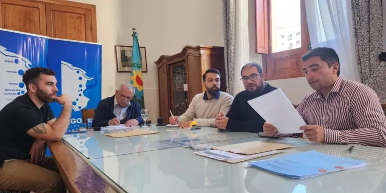 Apertura de sobres de Licitación Privada N° 05/2026 para abastecimiento de leña en Villalonga, Juan A. Pradere, Stroeder y Bahía San Blas