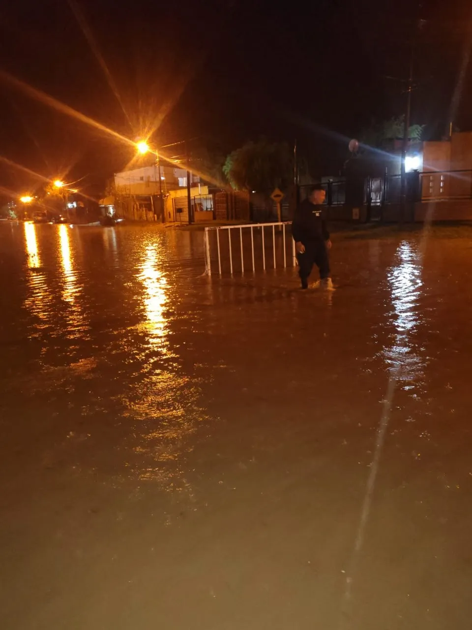 Cortes de calles por anegamientos tras intensas lluvias