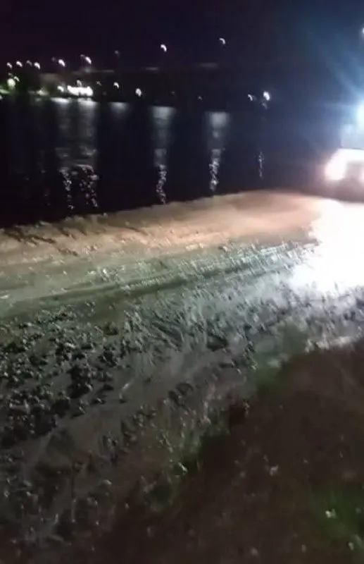 Defensa Civil advierte sobre peligro de circulación en Costanera por greda caída y asiste a familias afectadas por lluvias