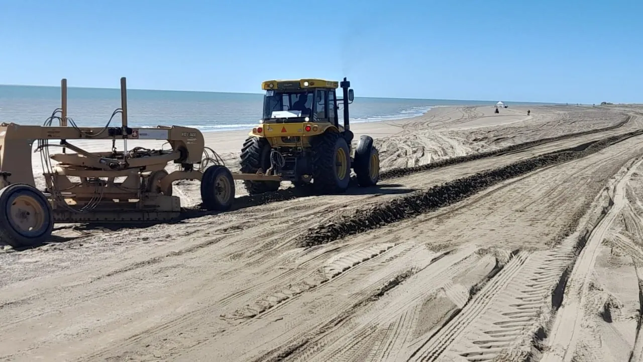Intensifican mantenimiento vial en acceso a Playa de Arena de Bahía San Blas