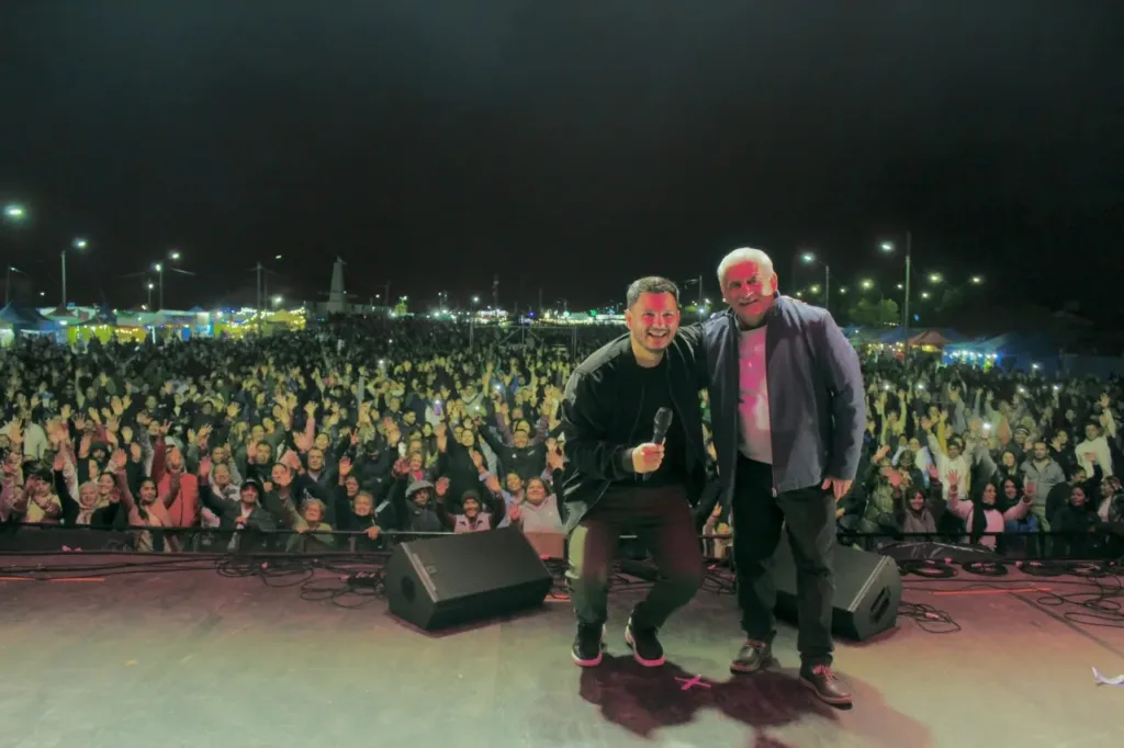 La Noche del Folklore emocionó con música y danza en la Fiesta de la Soberanía Patagónica
