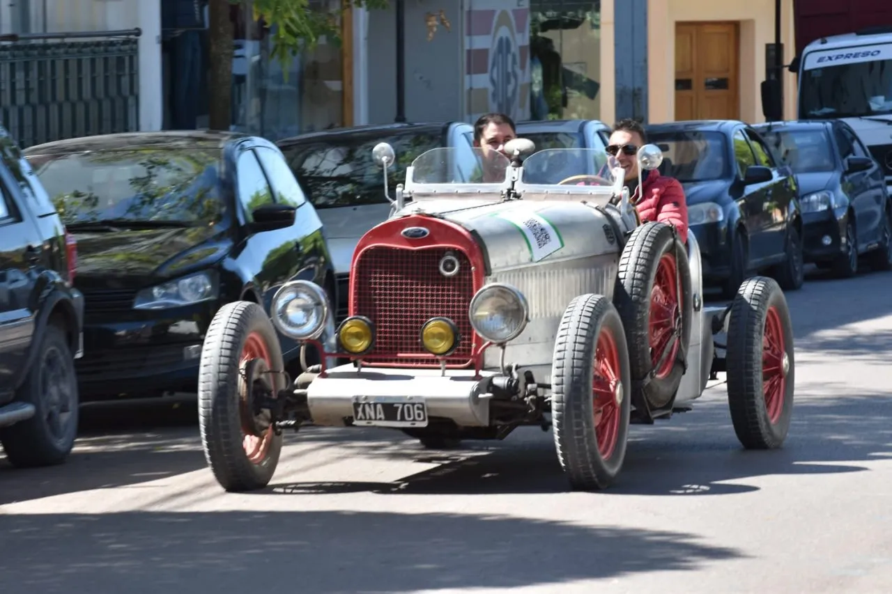 La travesía "Haydée" en Ford T de 1924 visita Carmen de Patagones en homenaje familiar
