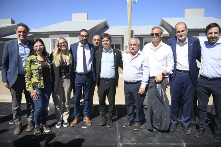 Marino acompaña a Kicillof en entrega de 101 viviendas en Bahía Blanca