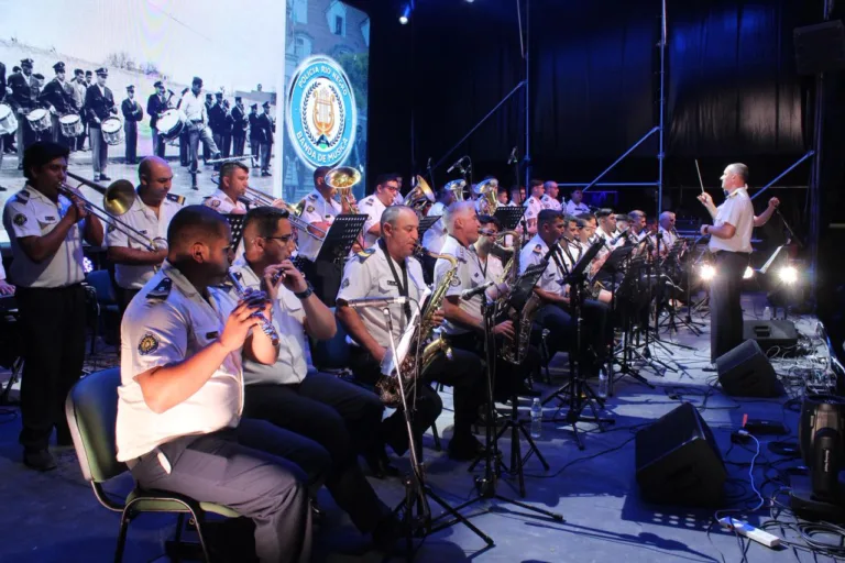 Una noche de raíces y emoción marcó el gran cierre de la Fiesta de la Soberanía Patagónica