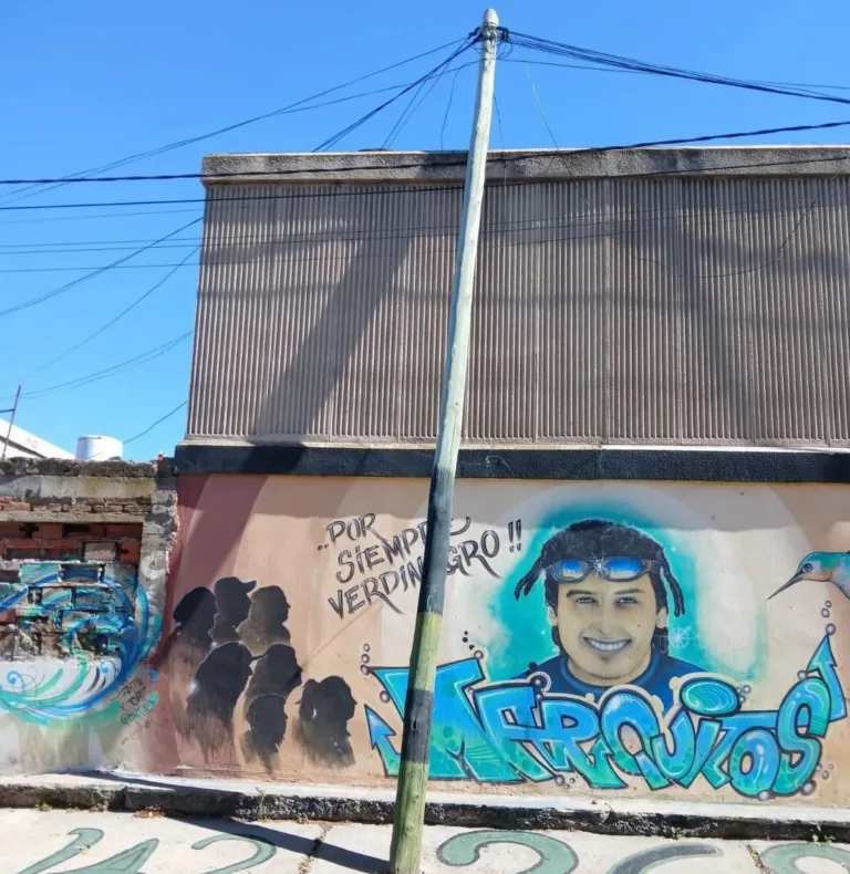 Trabajos de seguridad por poste con riesgo de caída en Barrio 268 Viviendas