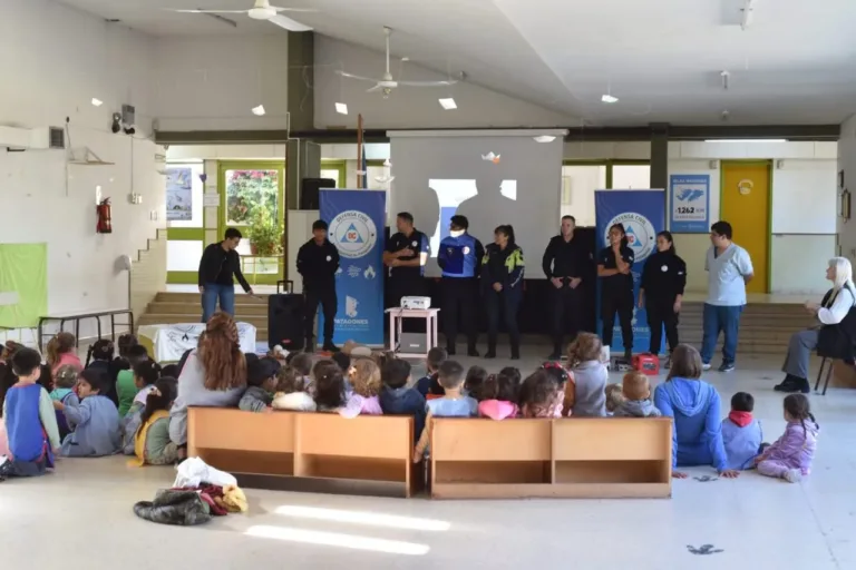Charlas de prevención en jardines de infantes sobre números de emergencia