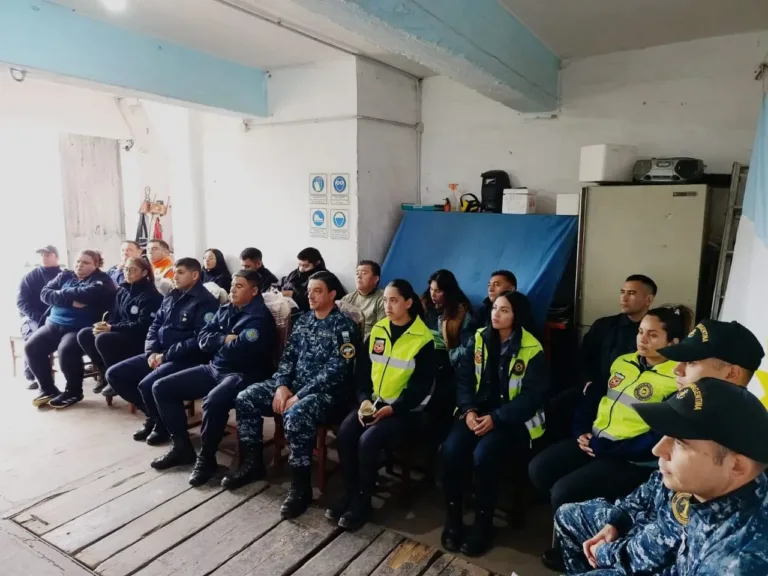 Defensa Civil realizó capacitación en gestión de riesgos críticos y charla sobre emergencias climáticas