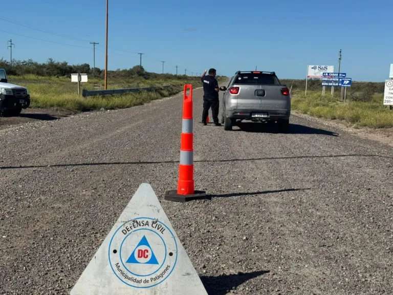 Defensa Civil realizó tareas de prevención en el ingreso a Bajo La Querencia durante el fin de semana largo