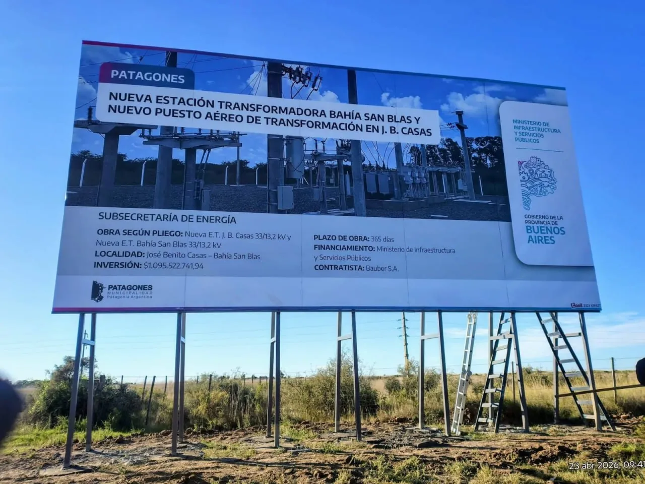 Indicador de obra y nuevas luminarias en Bahía San Blas