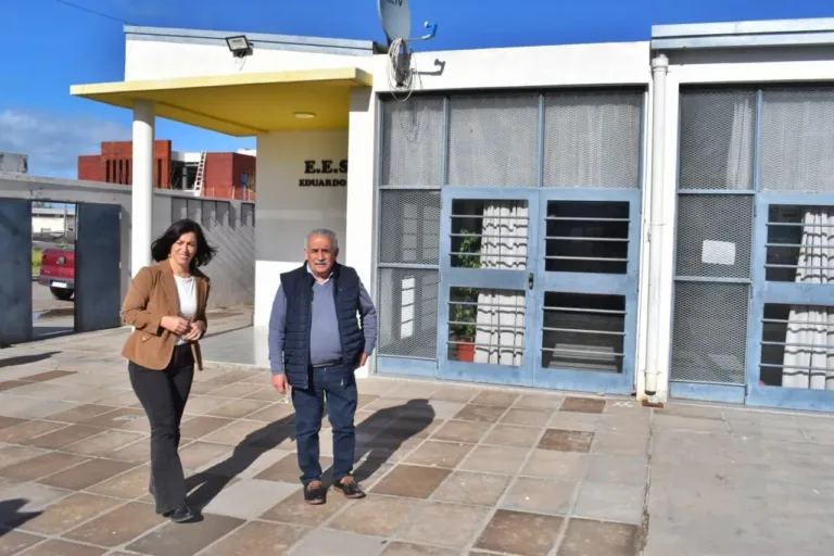Marino recorrió obras en escuelas de Patagones