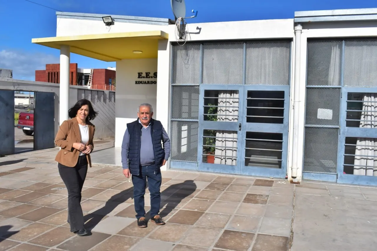 Marino recorrió obras en escuelas de Patagones